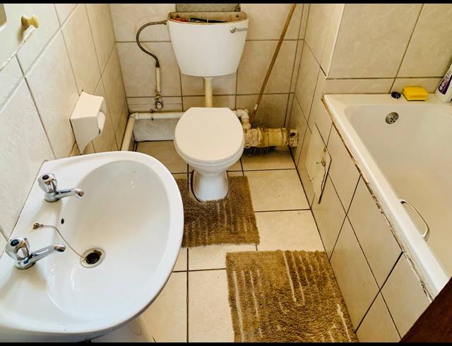 2 BEDROOM FLAT FOR SALE IN VANDERBIJLPARK CE 1